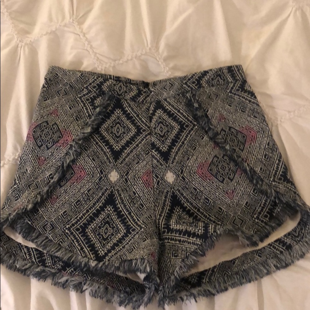 Graphic print frill shorts